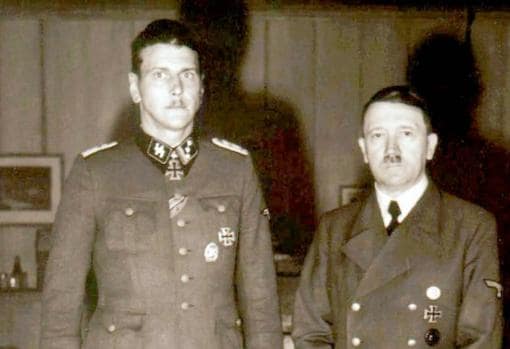 Skorzeny, junto a Hitler