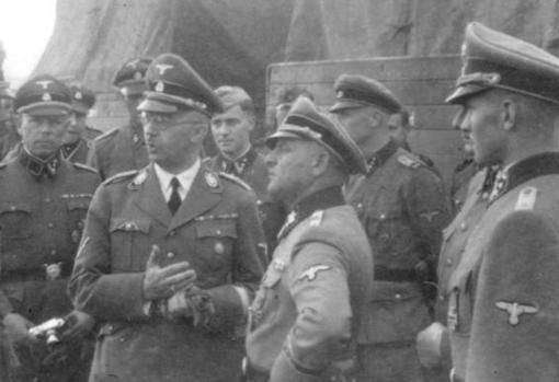 Sepp Dietrich, junto a Himmler en una gira de las Waffen SS