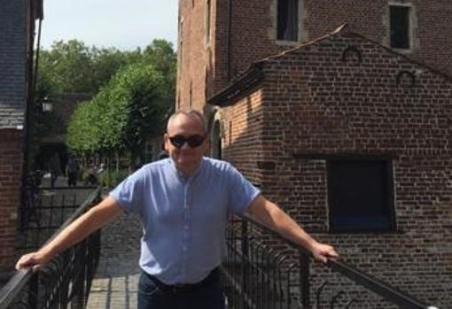 Escobar visita una comunidad beguina, tema central de uno de sus últimos libros