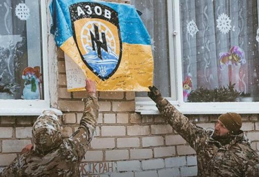 Miembros del Batallón Azov en Mariúpoi