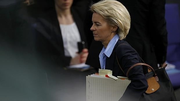 La ministra de defensa alemana, Ursula von der Leyen, en su comparecencia parlamentaria