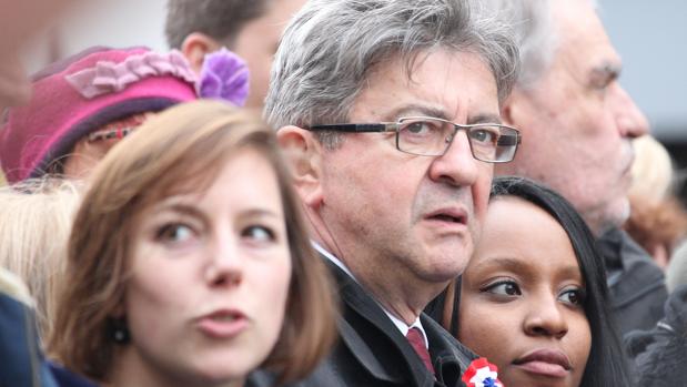 El candidato presidencial francés a la coalición de extrema izquierda «La France insoumise» Jean-Luc Melenchon pronuncia un discurso durante un mitin de campaña el 26 de marzo