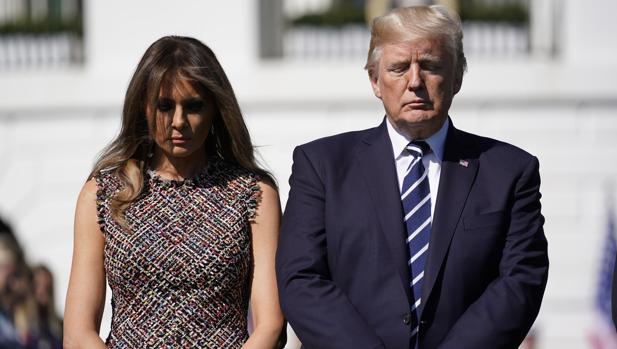 Donald Trump y su esposa Melania guardan un momento de silencio en memoria de las víctimas de Las Vegas