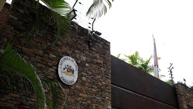 Entrada de la embajada de Chile en Venezuela
