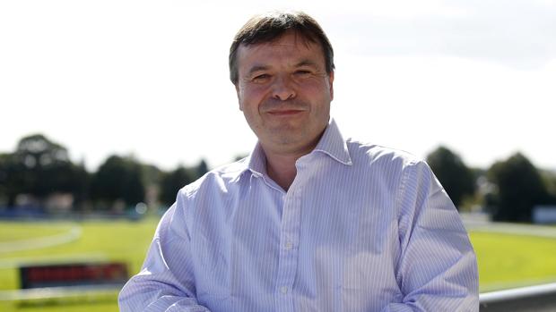 Arron Banks, que financió la campaña Leave.EU, en la apertura de una conferencia del partido UKIP en 2015