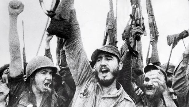 Fidel Castro celebra la victoria revolucionaria en La Habana el 8 de enero de 1959
