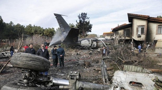 Restos del avión siniestrado en Irán