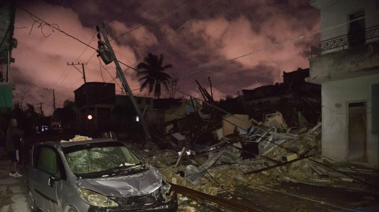 Un intenso tornado deja tres muertos en La Habana y 172 heridos