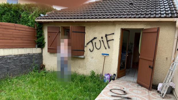 «Judío» escrito en la pared de la casa de Latifa Ibn Ziaten