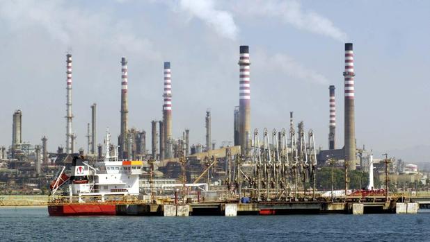 Una refinería de petróleo