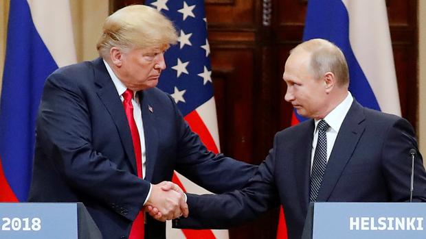 Donald Trump y Vladímir Putin en la cumbre bilateral de 2018 en Helsinki