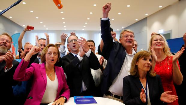 Parte de la plana mayor de AfD celebra hoy los resultados tras conocerse los primeros sondeos a pie de urna