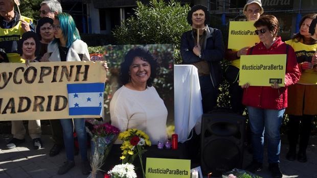 Condenan a entre 30 y 50 años de cárcel a siete acusados por el asesinato de Berta Cáceres