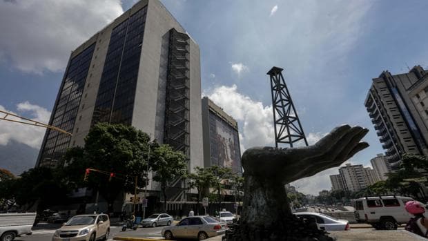 Fotografía de la sede de la empresa estatal Petróleos de Venezuela (PDVSA)