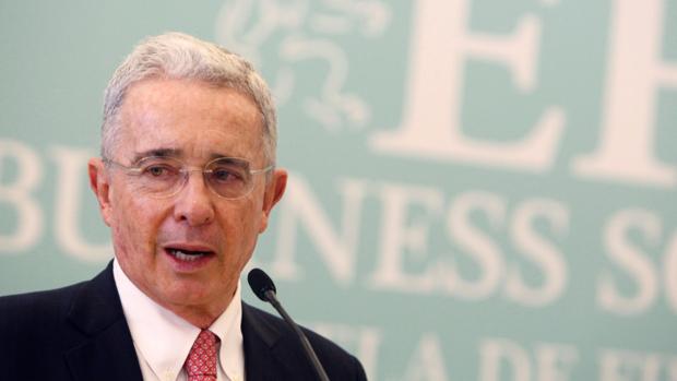 La Justicia colombiana investiga a Uribe por la presunta compra de votos para Duque