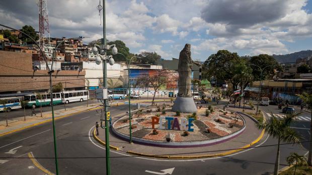 Colapsa Venezuela, la superpotencia petrolera, por falta de combustible