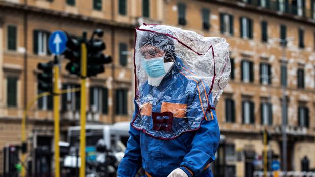 Sigue la tendencia estable en Italia: 766 muertos, entre ellos 73 médicos
