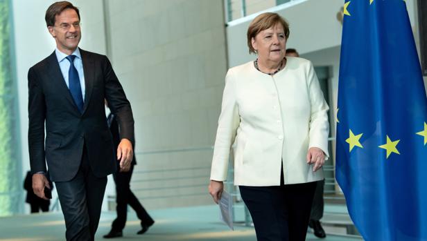 Holanda presiona a Merkel para condicionar el Fondo de Reconstrucción a reformas estructurales