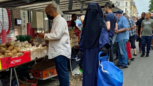 El Mercado de Aligre, uno de los mercados más populares de París