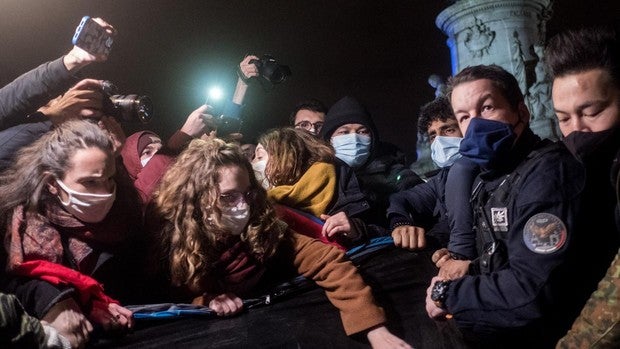 Desalojo expeditivo de un campamento de inmigrantes en el corazón de París