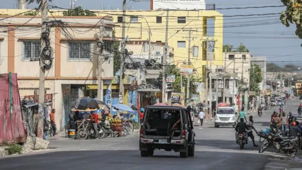 ABC, en Haití: «Si te subes a uno de esos coches seguramente acabarás acribillado a balazos