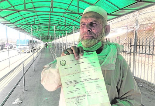 Ajbar is waiting for her daughter, who has not returned from Jalalabad (Afghanistan) since she married 10 years ago