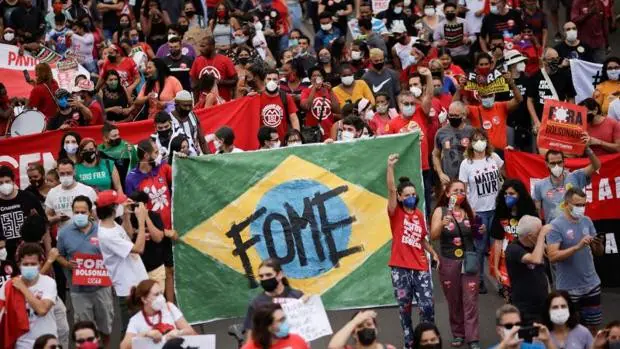 La izquierda moviliza en Brasil miles de personas para clamar «Fuera Bolsonaro»