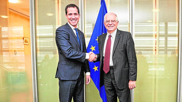 Borrell se enreda en la crisis venezolana y atacaa Guaidó y López