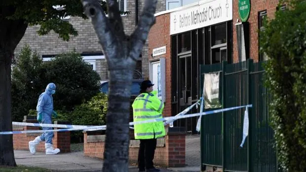 La Policía antiterrorista investiga vínculos islamistas del detenido por acuchillar a un diputado británico