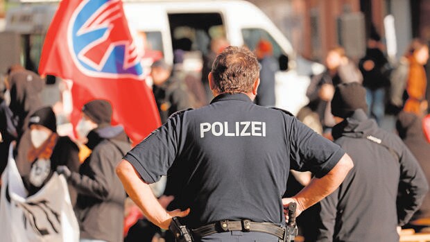 Detenida en Alemania una patrulla de ?ultras? con bates para impedir la entrada de inmigrantes ilegales