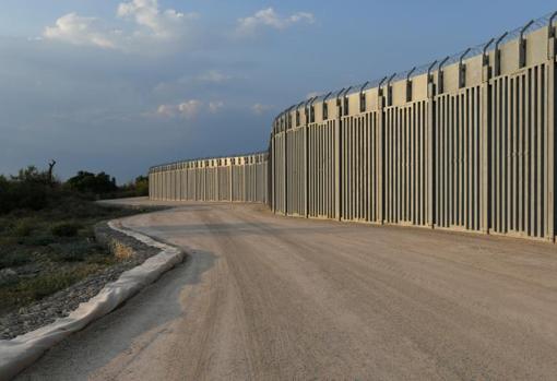 Muro en Alejandrópolis (Grecia), en la frontera con Turquía