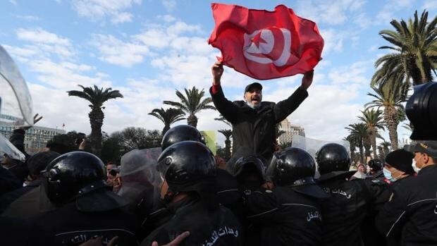 Protestas en Túnez contra la «emergente dictadura» del presidente Kais Saied