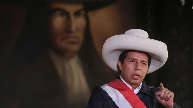 Castillo denuncia intentonas golpistas en Perú y presenta su cuarto gobierno en siete meses