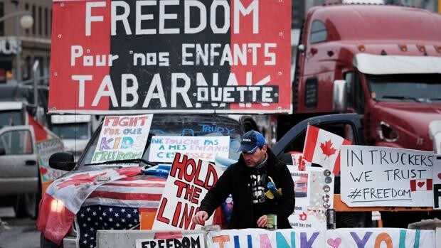 La protestas antivacunas de Canadá cortan un tercer paso fronterizo y agravan su impacto económico