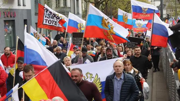 Aumentan las agresiones entre rusos y ucranianos en Alemania: «No queremos avergonzarnos de tener sangre rusa»