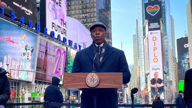 El alcalde de Nueva York y expolicía, Eric Adams, en el Time Square