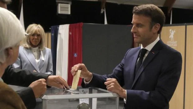 Retroceso histórico de Macron, muy lejos de la mayoría absoluta en la Asamblea Nacional