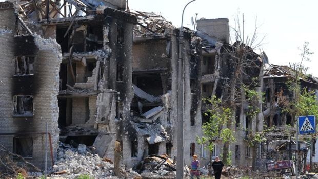 Al menos diez muertos y siete heridos por el disparo de un misil ruso a un edificio residencial en Odesa