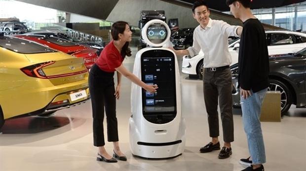 CLOi, el robot «vende coches»