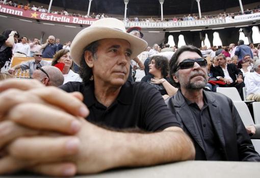 Joan Manuel Serrat and Joaquín Sabina, two musicians who sympathize with the left, in the bullring of Barcelona (no longer shows), on June 17, 2007