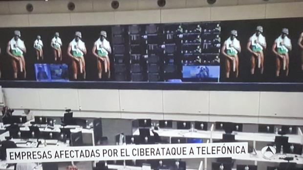 «El negro de WhatsApp» se cuela en Antena 3 mientras informa del hackeo a Telefónica