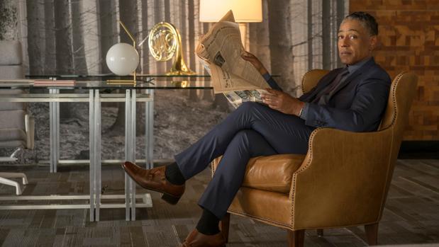 Así de elegante sale Giancarlo Esposito en «Okja»