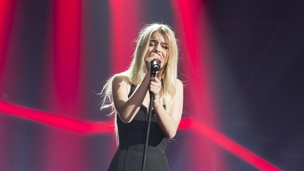 Nerea, durante su interpretación de «Listen» en la Gala 10 de OT 2017 (Operación Triunfo)