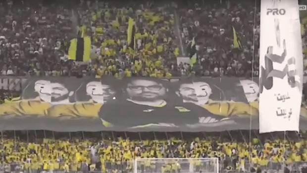 Los aficionados del Al-Ittihad saudí despliegan un tifo inspirado en «La casa de papel»