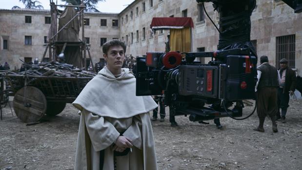 Patrick Criado da vida a Fray Luis de León