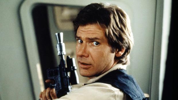 El arma, conocida como una BlasTech DL-44, fue diseñada específicamente para la película