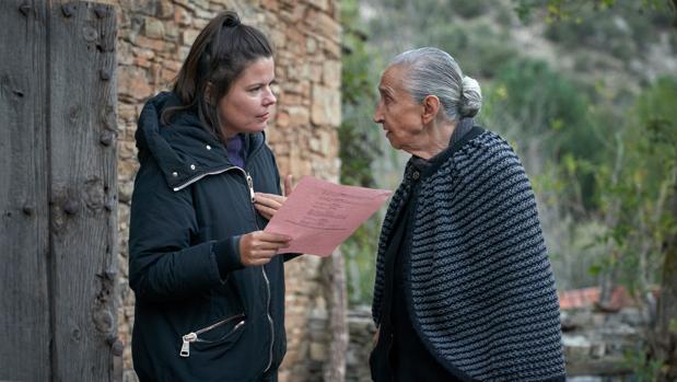 Laura Caballero, con la veterana actriz Emilia Ortiz