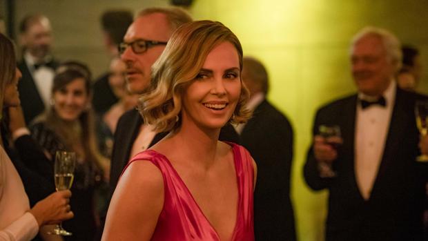 Charlize Theron en «Casi imposible»