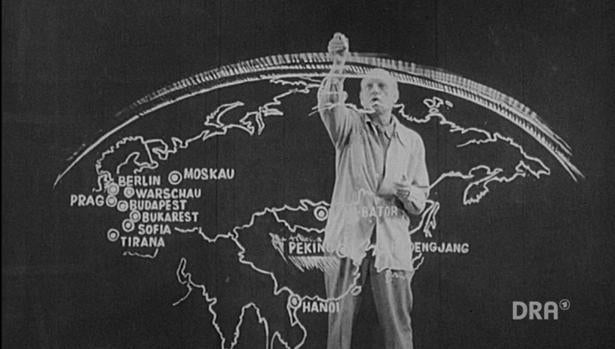Josep Renau, en «Tiempos tempestuosos», un corto donde alaba que los «pueblos del Este gritan Paz»