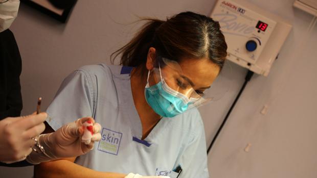 La doctora Sandra Lee, durante una de sus intervenciones